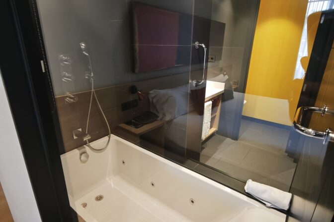 hotel-ambit-habitación-doble-deluxe-bañera-hidromasaje-4